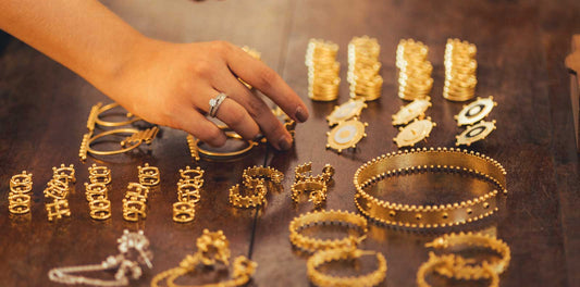¡Tips para una colección de aretes, ear cuffs y anillos para toda la vida!